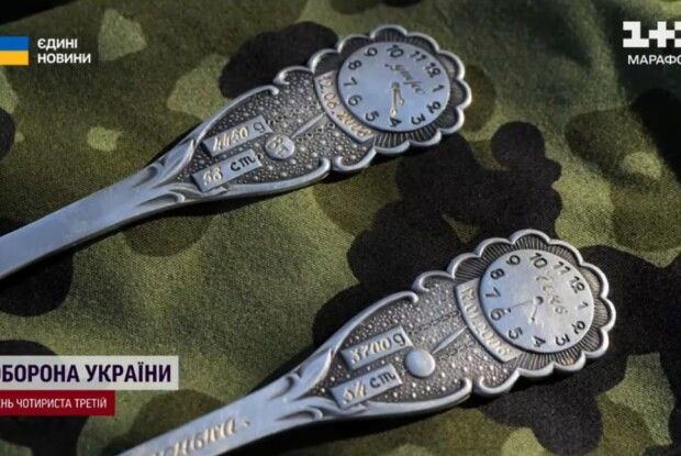 «Сьогодні повернули ложки, а завтра – Україну»: бійці відшукали на позиціях росіян вкрадене срібло і віддали власникам
