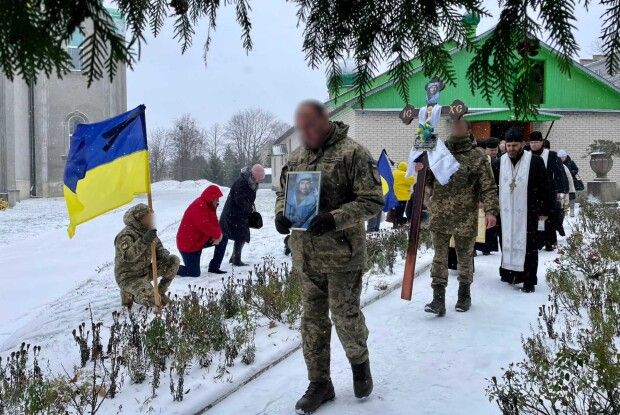 Нововолинськ провів в останню дорогу захисника, який народився на Донеччині (Фото)