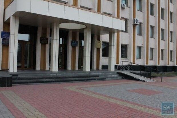 У місті на Волині у міськраду викликали поліцію і рятувальників