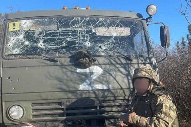 «Путін пі**рас», – окупант скаржиться бабусі, що йому страшно (Відео 18+)