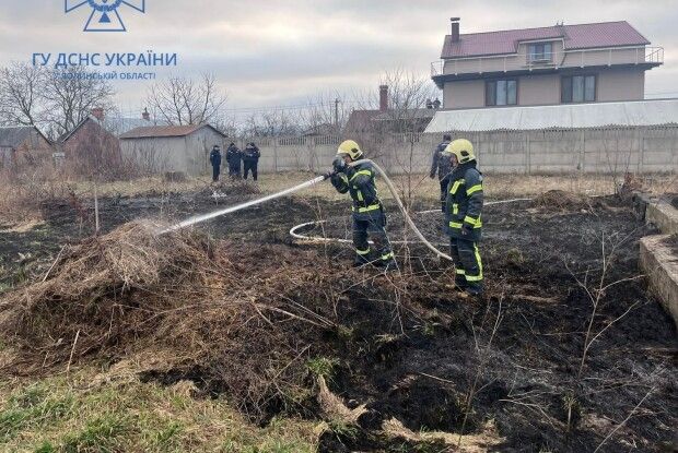 У Луцькому районі прибирання подвір'я закінчилося пожежею