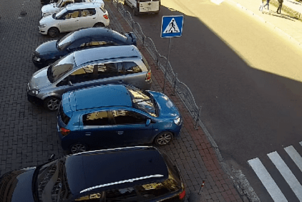 У Луцьку камери зафіксували, як таксі збило пішохода (Відео) 