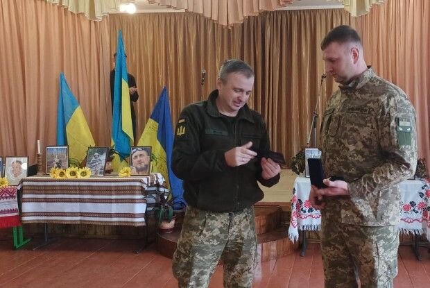 Вчитель з Волині отримав почесну відзнаку від військових