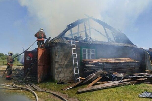 На Волині горіла господарська споруда