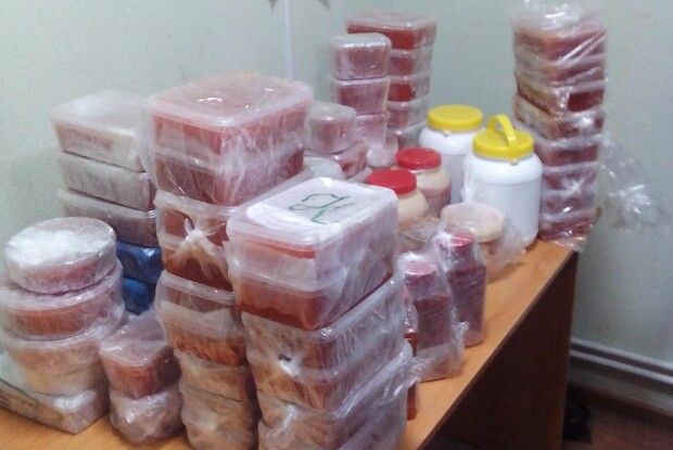 Червону ікру на понад 100 тисяч гривень намагалися незаконно ввезти в Україну (Фото)