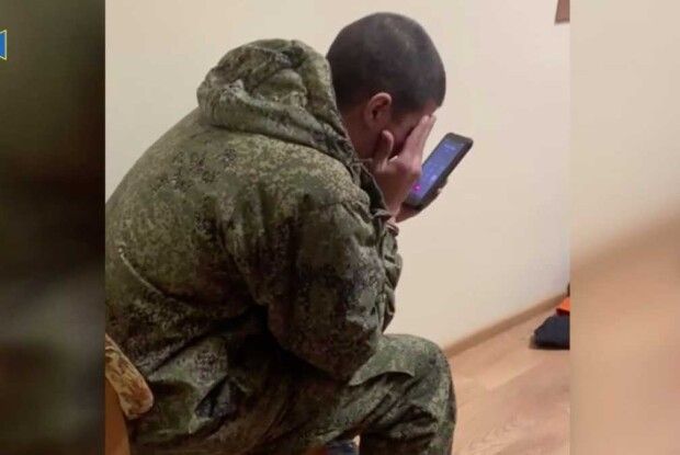 Орки, а не люди: Російські офіцери вбивають своїх поранених і залишають у полі (Відео)