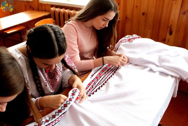 Ковельського Кобзаря одягнуть у вишиванку