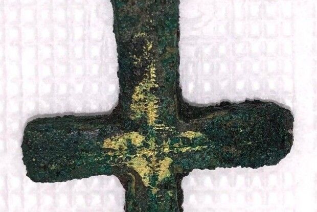 У Володимирі знайшли позолочений хрест-енколпіон