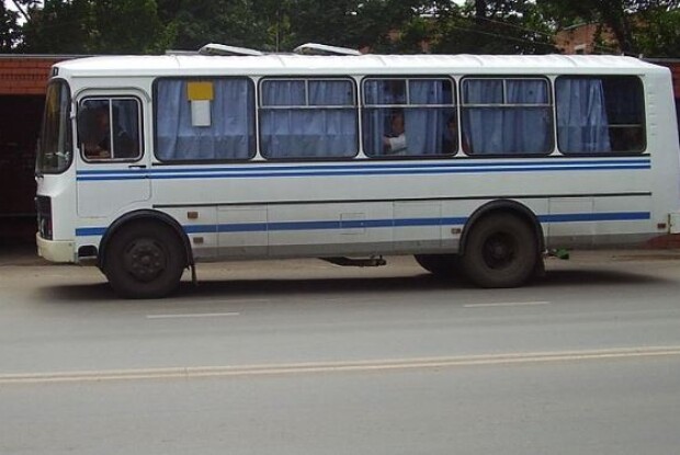 У Рівному пасажири відібрали у водія ключ до маршрутки