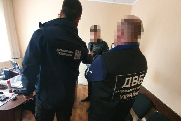 Патрульні побили чоловіка і змусили оголеним виконувати накази: їх судитимуть (Фото)