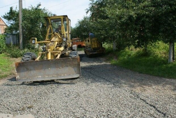 У Рожищі ремонтуюють дороги