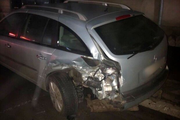У Луцьку нетверезий водій наїхав на припарковане авто (Фото)