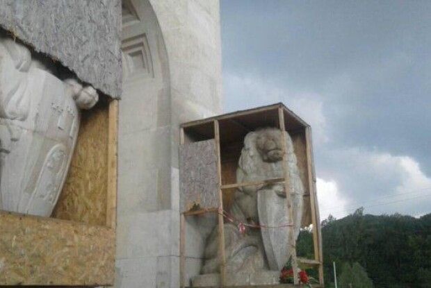 У Львові група молодих поляків вчинила провокацію на Цвинтарі Орлят