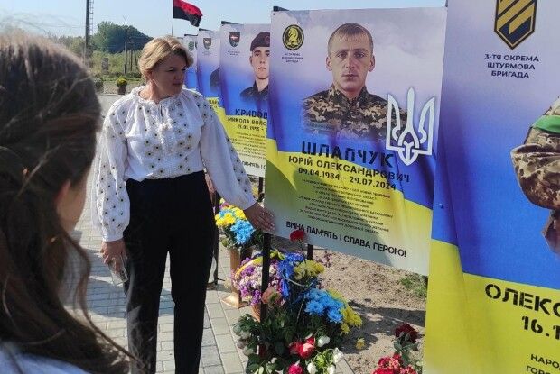 Від зворушливої розповіді про Героїв-волинян заплакала старшокласниця 