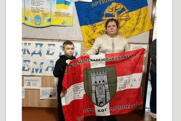 Школа на Волині отримала бойовий прапор із фронту