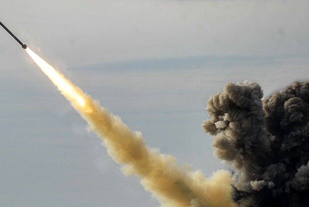 У трьох українських містах цієї ночі лунали вибухи