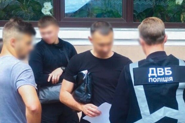 На Рівненщині аферисти допомагали складати іспити на права за допомогою шпигунської техніки