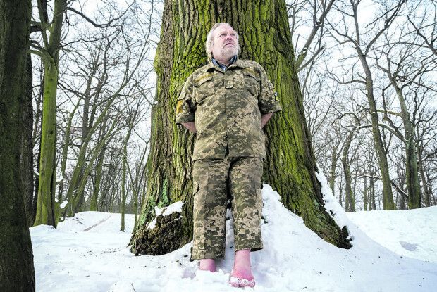 Михайло Пікторов уже 22 роки ходить босим