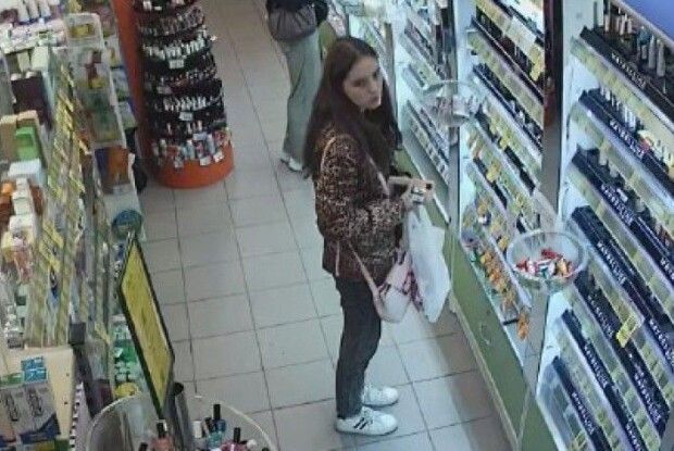 На Волині шукають злодійку, яка обчистила магазин