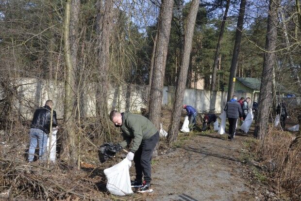 90 мішків сміття на 500-ах метрах: У Шацькому нацпарку прибрали «Два озера» (Фото)