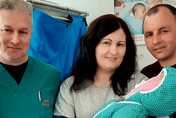 На Волині лікарі врятували життя матері та немовляти (Фото 18+)