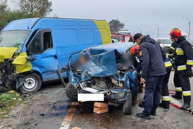 На Рівненщині – страшна  ДТП: дві людини загинули, четверо – у лікарні (Фото)