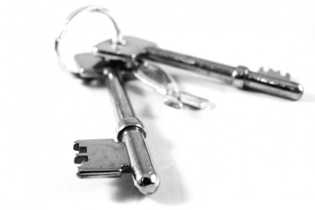 Шахрай вкрав паспорт у п’янички і продав його квартиру