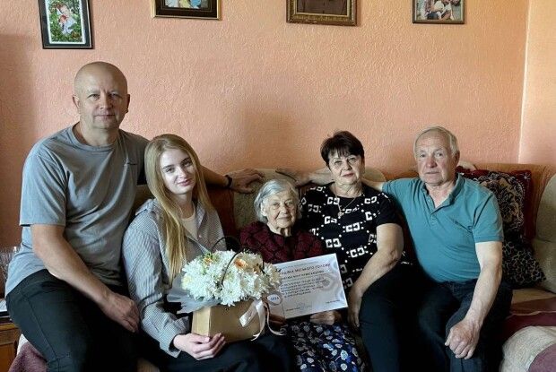 На свій 90-річний ювілей волинянка отримала подяку від міського голови