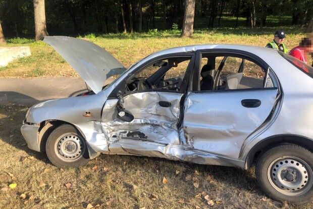У Рівному легковик не розминувся з бусом
