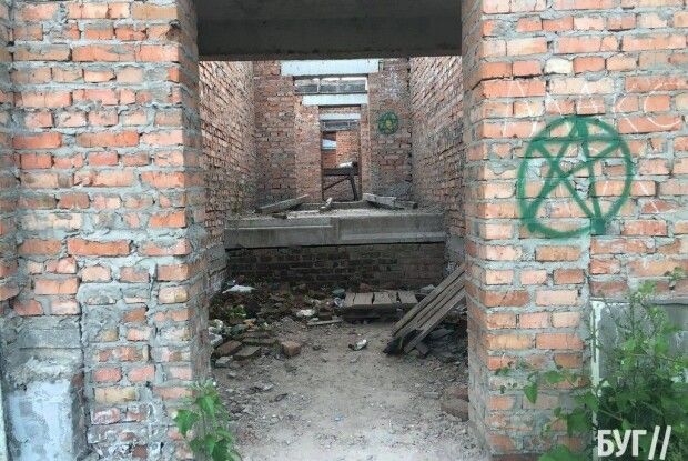 Смітник та наркопритон: мер Володимира говоритиме про недобудовану казарму у військовому містечку в Міноборони