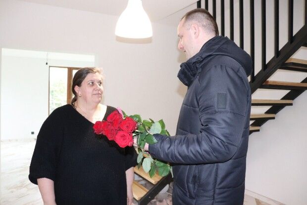 На Волині в день народження мами Героя завітали посадовці