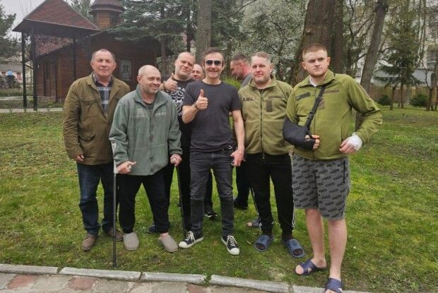 Святослав Вакарчук відвідав поранених воїнів-прикордонників (Фото)