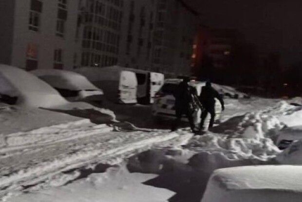 На дитячому майданчику Рівного ледь не замерзла 30-річна жінка (Фото)