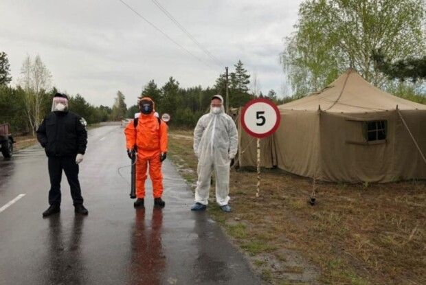 В ізольованому селі на Рівненщині люди скаржаться на нестачу ліків та готівки