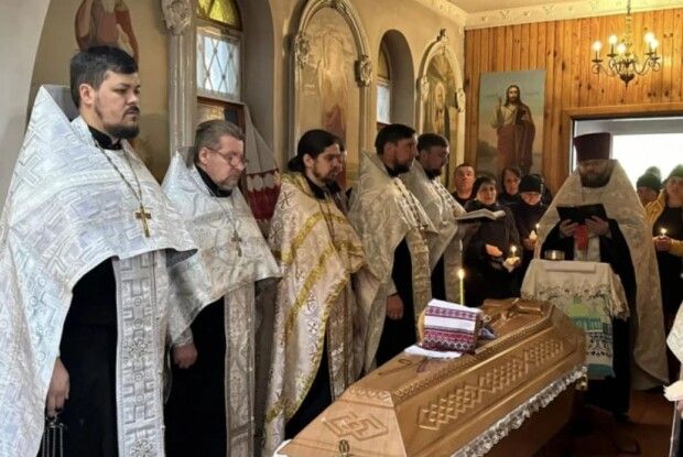 Більше п'яти священників на Рівненщині прощалися з полеглим Героєм (Фото)