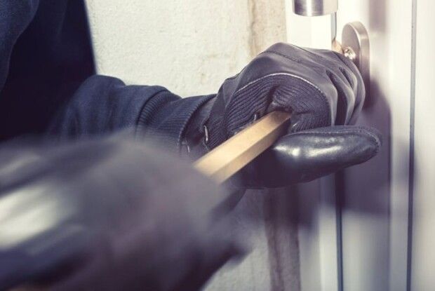На Рівненщині серійний злодій на «іспитовому» обікрав 6 будинків