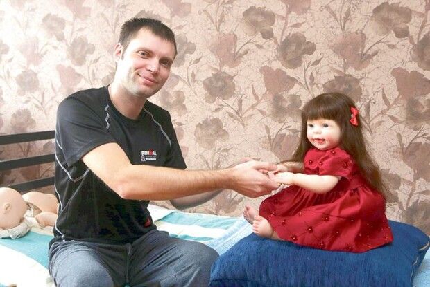 «Навіть акушерка спершу  не могла відрізнити мою ляльку від живої дитини»