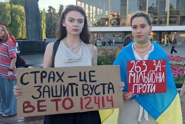 Молодь Волині не хоче, щоб Зеленський став «царем-батюшкою»
