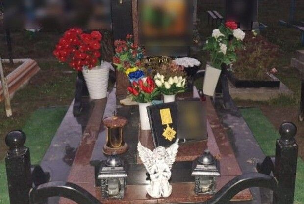 На Рівненщині судитимуть жінку, яка викрала квіти з могили полеглого Героя
