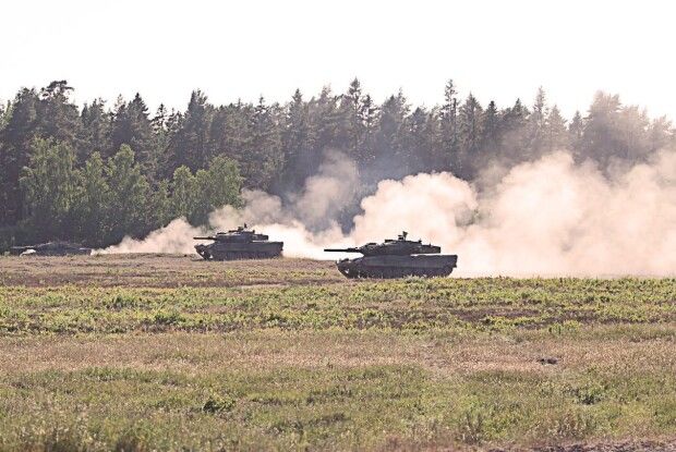 10 танків Stridsvagn 122 на допомогу Україні від Швеції