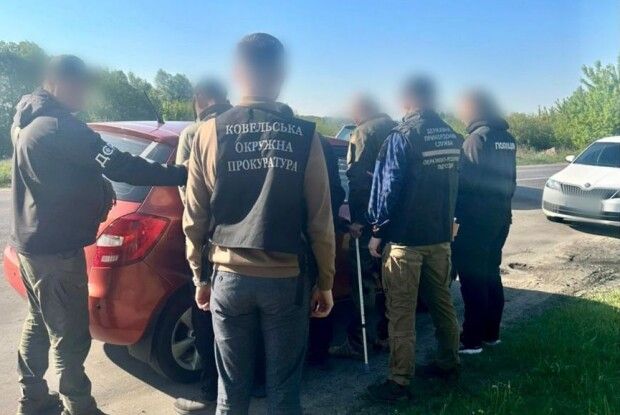 На Волині зупинили авто з ухилянтами, що прямували до Румунії