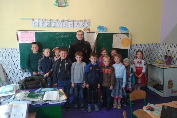 Камінь-Каширські поліцейські нагадали дітям правила безпечної поведінки на дорозі