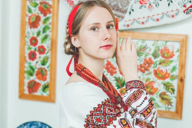 «Пише вогнем» і малює кольорами веселки