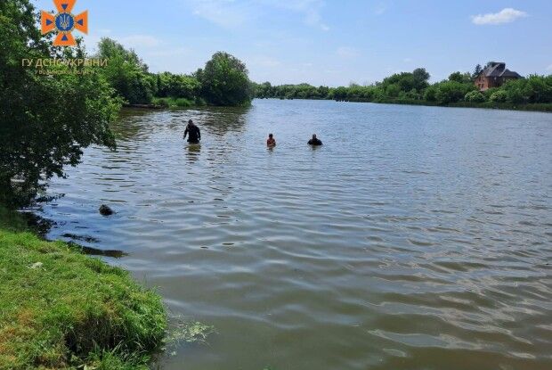 У Луцьку рятувальники витягнули з води людину