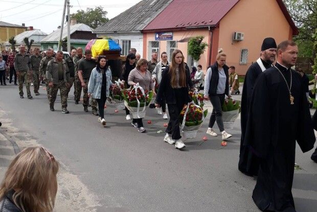Волинь – у жалобі: ще одна громада зустріла скорботний кортеж із полеглим Воїном (Фото)