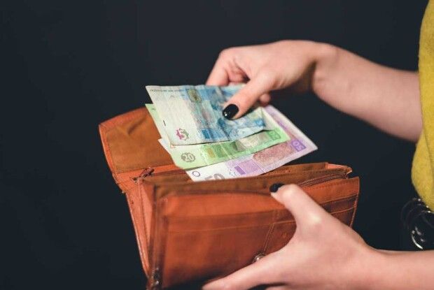 Українці можуть отримати ще один вид допомоги через «Приватбанк»: кому виплатять гроші 
