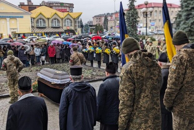 І небо плакало: на Волині провели в останню путь Героя