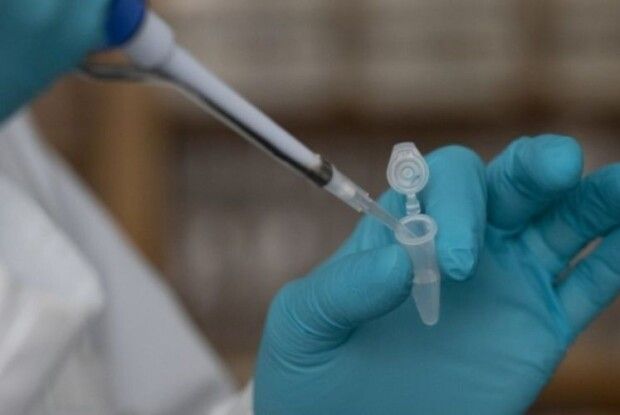 Українцям радять робити тест на коронавірус за будь-яких ознак застуди