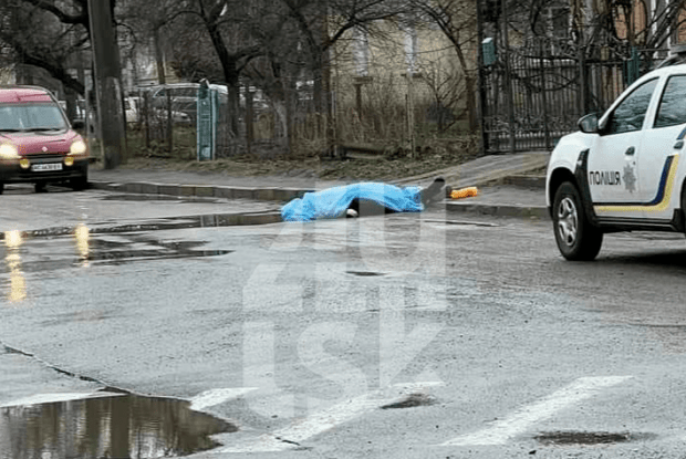 У Луцьку біля 14 гімназії знайшли мертвим рівнянина 