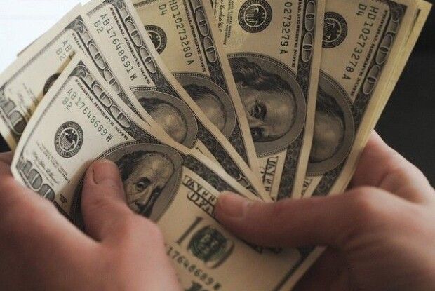 За свою «послугу» брав з іноземців по тисячі доларів